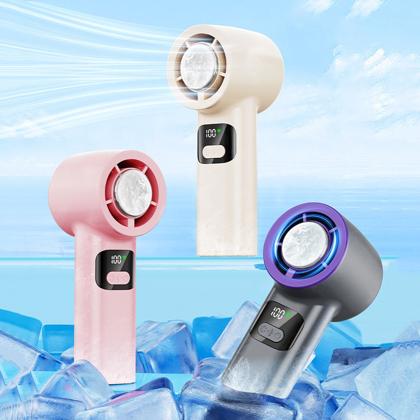 便攜冰敷風扇 - 背包客製館 最新Type-c充電口,100檔可調,冷敷黑科技 ,吹出清涼風。 戶外冰鎮舒緩,可持可立解放雙手。 學校,教育機構,辦公室,政府部門,贈品派送。 客製 - 背包客製館 便攜冰敷風扇