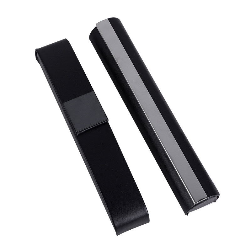 皮質筆盒 - 背包客製館 1.印刷位置:可以局部印刷LOGO和標語 2.適用介紹:學校,教育機構,辦公室,政府部門,贈品派送 3.用途功能:大面積廣告位置宣傳,簡單實用價格實惠 客製 - 背包客製館 皮質筆盒