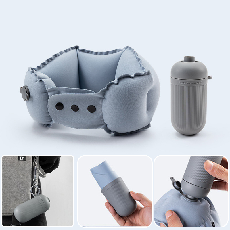 按壓自動充氣枕頭 - 背包客製館 按壓自動充氣枕頭廣告禮品,免去每次嘴吹充氣,更衛生,更方便。一枕多用,舒緩頸椎,無論旅遊,上班,開車還是坐車,全程減輕疲勞,舒適享受。無論是作為旅行社送給客戶的紀念品,還是作為公司福利派發給僱員,皆是貼心和人性化的體現。 輕薄設計,柔軟舒適,體積小巧,方便攜帶,輕鬆出行無負擔; 自帶按壓充氣,告別傳統充氣方式,輕輕按壓即可完成充氣; ABS隱藏式出氣閥,輕輕一拉,即可完成放氣,不用時可以按進枕內; 充氣壺不但能充氣,打開還能收納頸枕,乾淨又衛生。 印刷位置:可以局部印刷LOGO和標語。 客製 - 背包客製館 按壓自動充氣枕頭