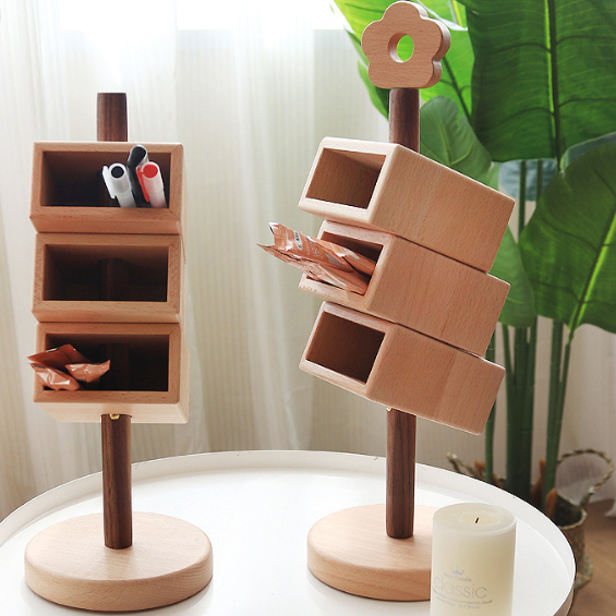 木質筆筒斜插筆架收納筒 - 背包客製館 可局部印刷LOGO或標語。 採用實木製成,木質堅硬,不易變形,紋理清晰。 實用又能裝飾桌面,可用於學校、公司活動、政府部門、文宣或贈品派送。 客製 - 背包客製館 木質筆筒斜插筆架收納筒