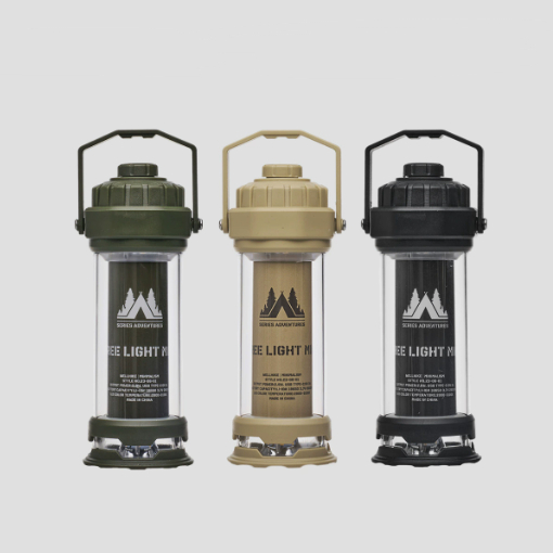 露營燈 - 背包客製館 安全性高:LED燈不使用明火,減少火災風險,適合帳篷內使用。 續航力長:可持續運作數小時,減少頻繁充電的麻煩,提高露營體驗。 多功能性:可調整亮度、色溫,部分燈具還有USB充電功能,增加使用便利性。 客製 - 背包客製館 露營燈